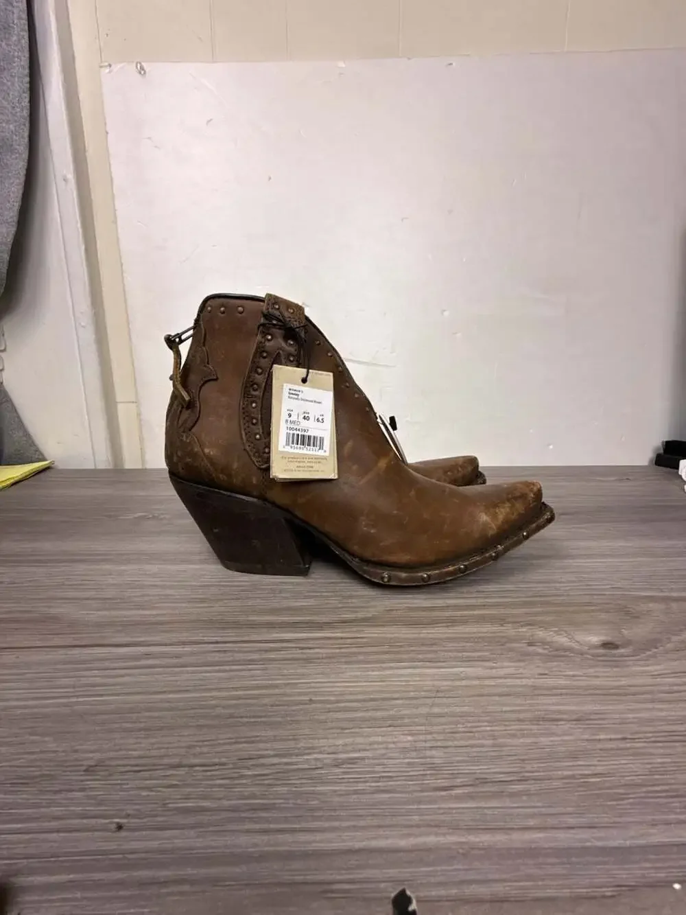 Ariat Women's Greeley Naturally Distressed Brown Western Ankle Bootie Sz 9